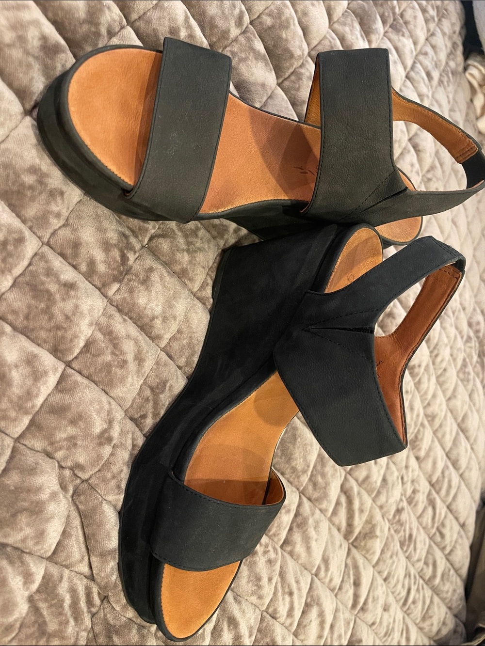 Gentle Sould Women's Black Wedge Sandals
